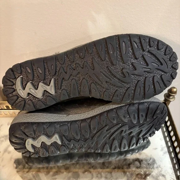 V Italia Shoes Womens Size 39 EU Silver Metallic Lace Up Comfort Casual Sneakers - Picture 9 of 9